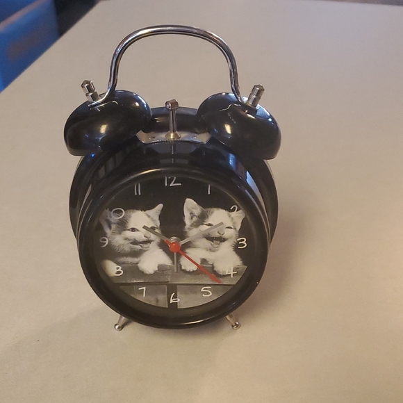 Black Cat-Themed Alarm Clock - Picture 5 of 5